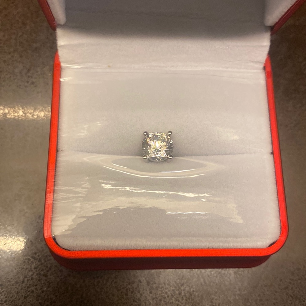 Moissante earrings passes Diamond tester and dances in the sun great buy